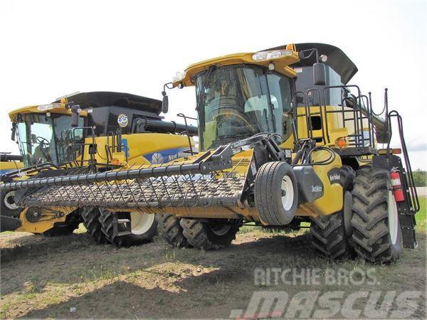 New Holland CR9070 Combine harvesters