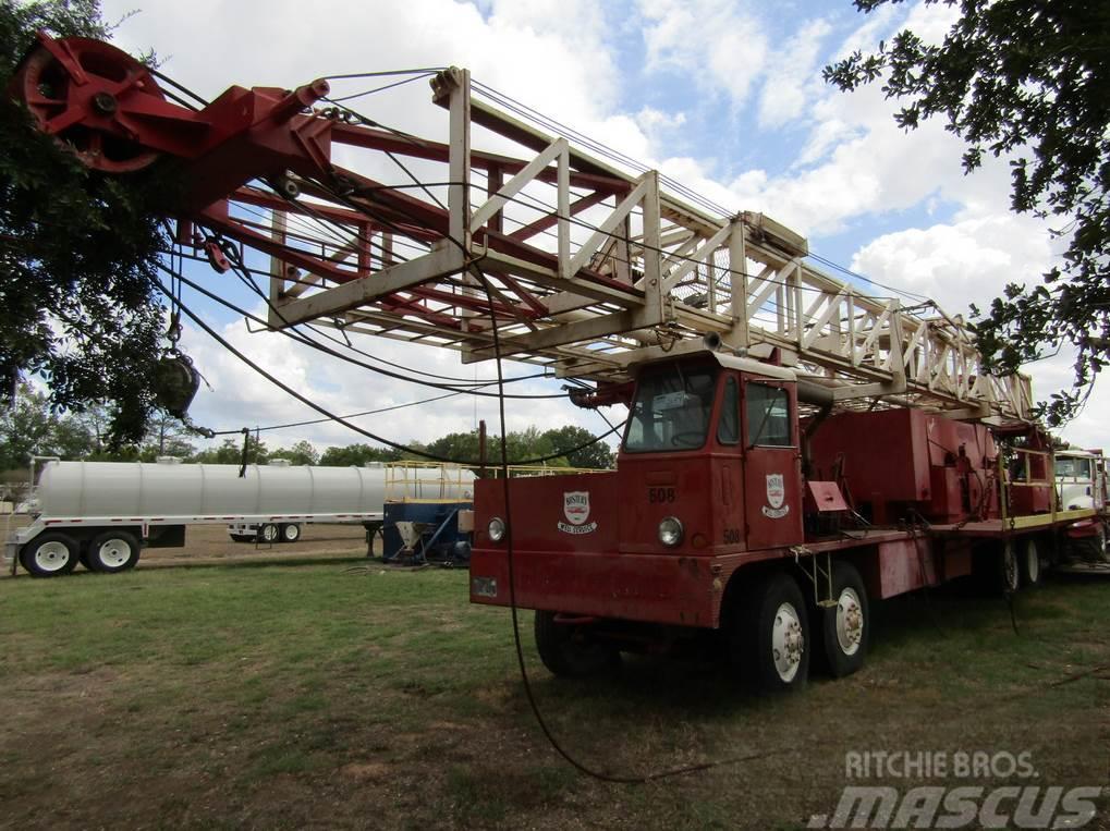  Franks Rocket 658 Workover Rig Mobile drill rig trucks