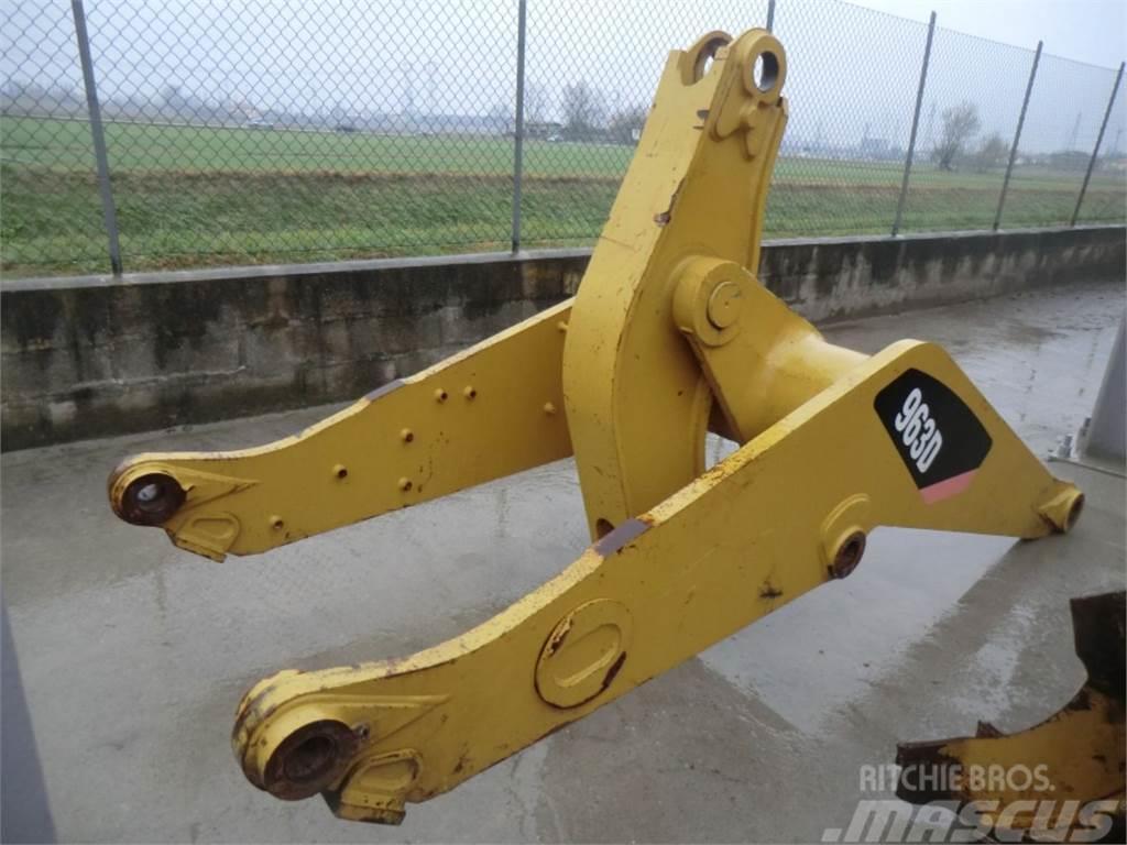 CAT 963D Chassis and suspension
