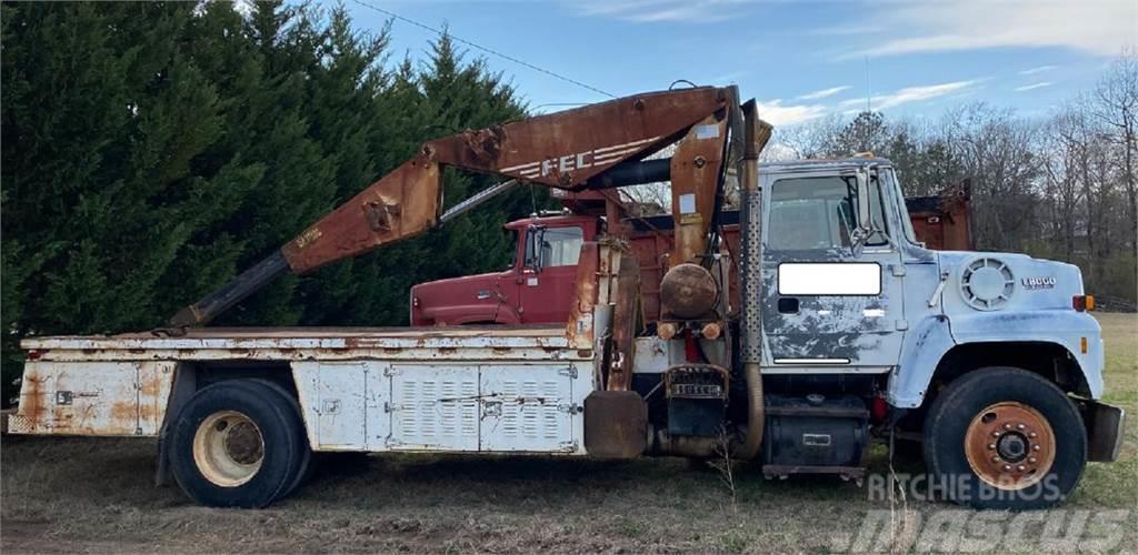 Ford L8000 Recovery vehicles