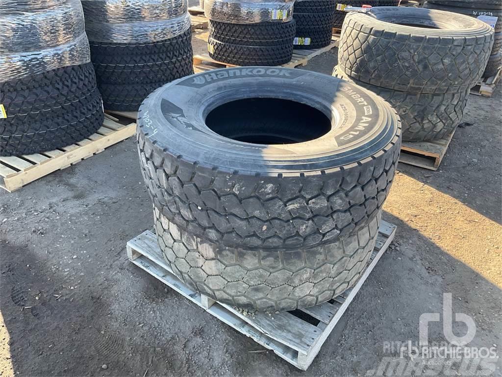 Hankook Quantity of (2) 425/65R22.5 Tyres, wheels and rims