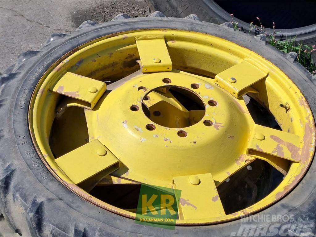 John Deere 8.3/8R36 (x2) Tyres, wheels and rims