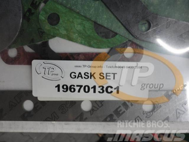 CASE IHC 1967013C1, 3136817R99 Gasket Set Engines