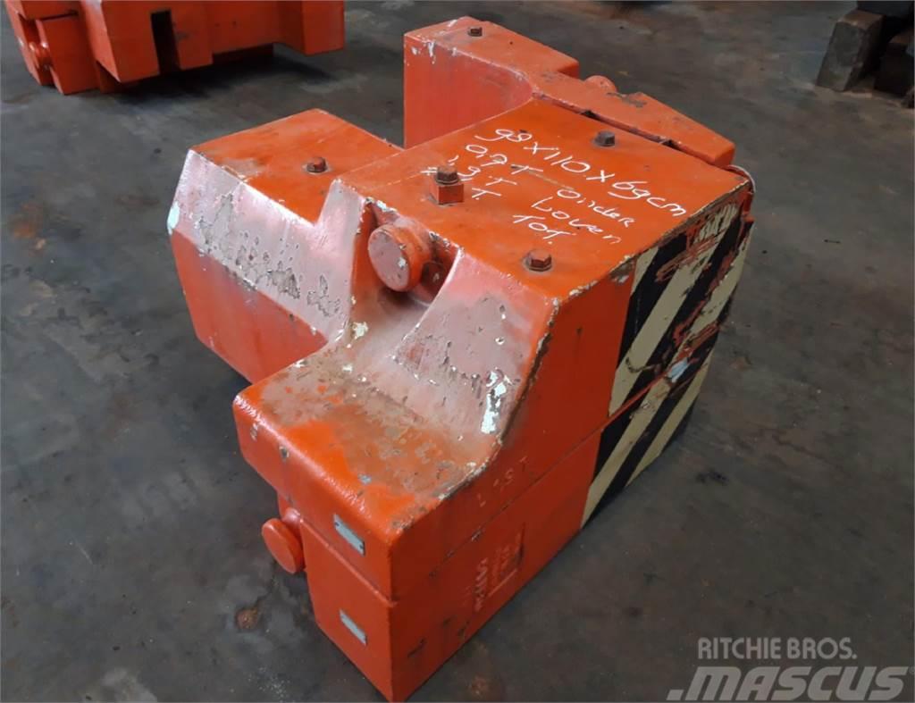 Terex Demag Demag AC 205 counterweight 2.6 ton (0.7/1.9t) Crane parts and equipment