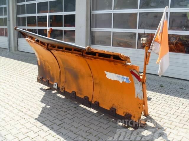 Unimog Schneepflug - Schneeschild Beilhack PV28-3 Snow blades and plows
