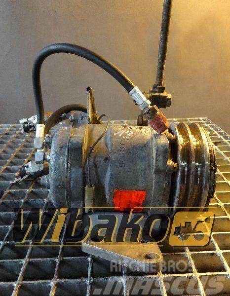 Hanomag Air conditioning compressor Hanomag 70E Engines
