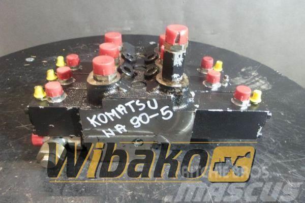 Komatsu Distributor Komatsu WA 90-5 644300080 Hydraulics
