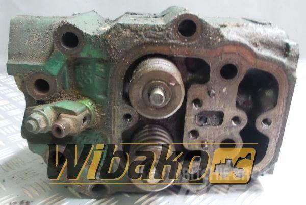 Volvo Cylinder head for engine Volvo TD122 479952/479942 Other components